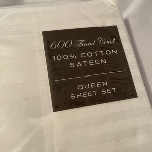 Off white queen sheet set 600 TC new